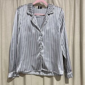 Striped Satin Button-Front Long Sleeve Top - Gray
